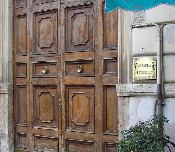 성 다니엘 번디 하우스 3*